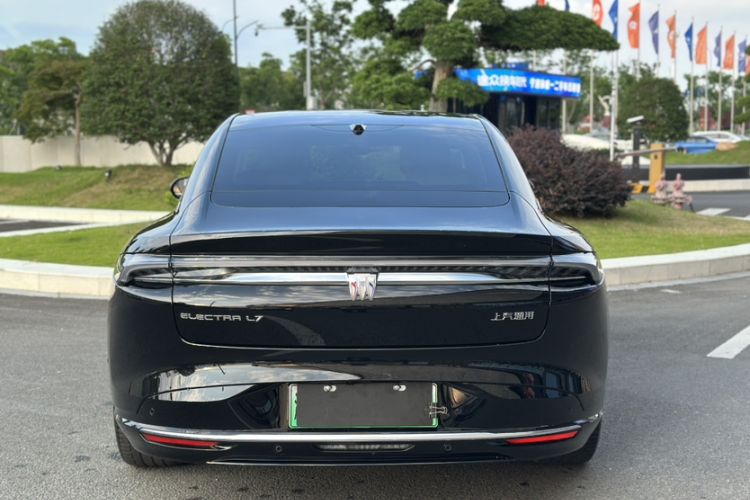 Used Buick L7 2025 Model Aivia Exterior 3