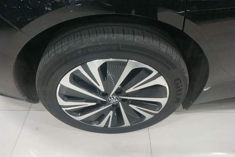 Used Buick L7 2025 Model Luxury Edition Exterior 4