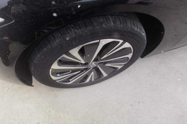 Used Buick L7 2025 Model Luxury Edition Exterior 4