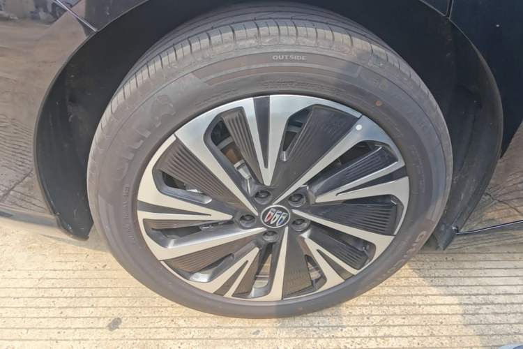 Used Buick L7 2025 Model Luxury Edition Exterior 5
