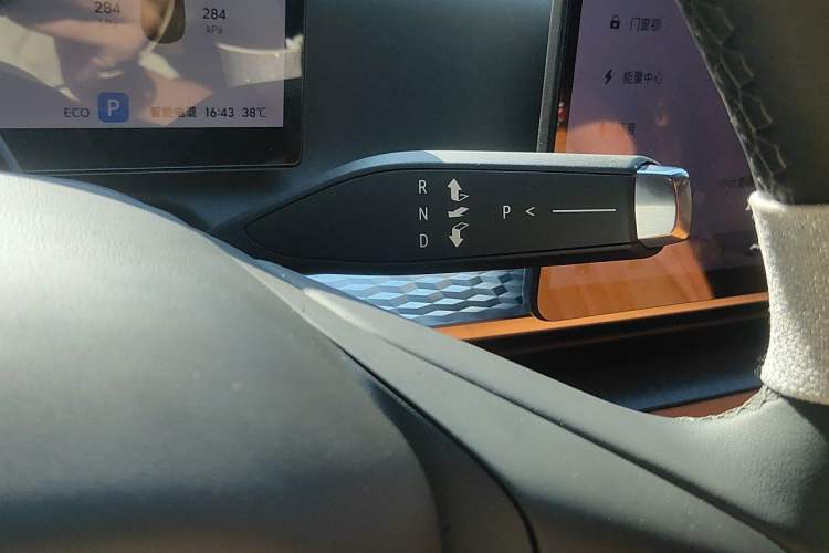 Used Buick L7 2025 Model Luxury Leisure Smart Driving Edition Gear Lever