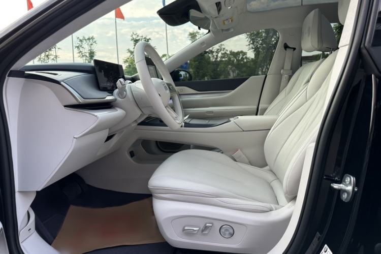 Used Buick L7 2025 Model Aivia Interior 1