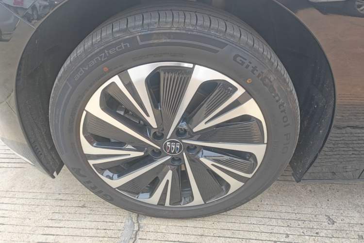 Used Buick L7 2025 Model Luxury Edition Left Front Wheel Hub