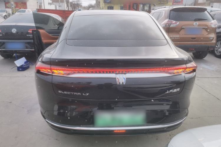 Used Buick L7 2025 Model Luxury Edition Rear
