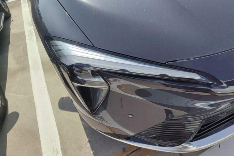 Used Buick L7 2025 Model Aivia Right Front Headlight