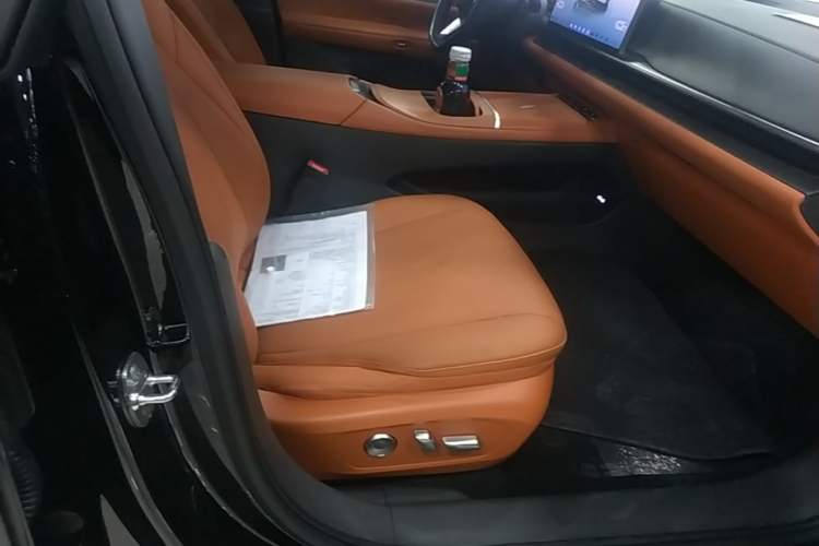 Used Buick L7 2025 Model Luxury Edition Right Front Seat