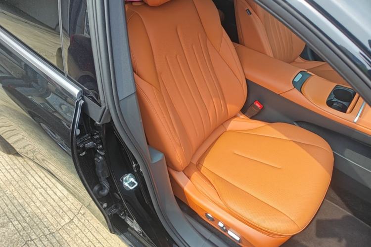 Used Buick L7 2025 Model Luxury Edition Right Front Seat