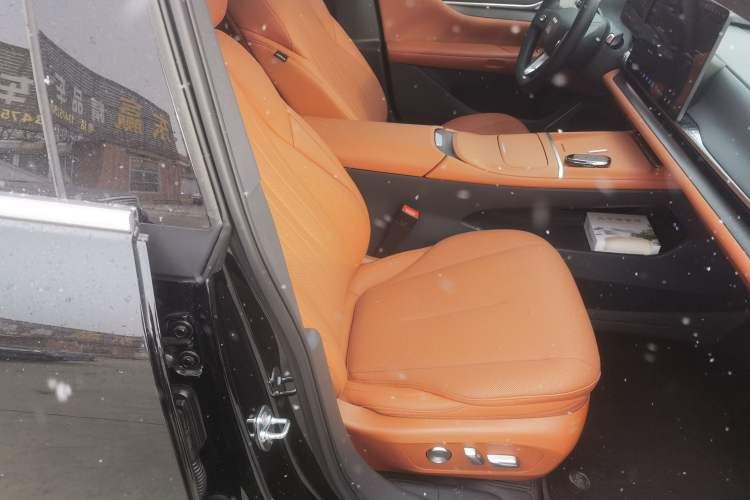 Used Buick L7 2025 Model Luxury Edition Right Front Seat