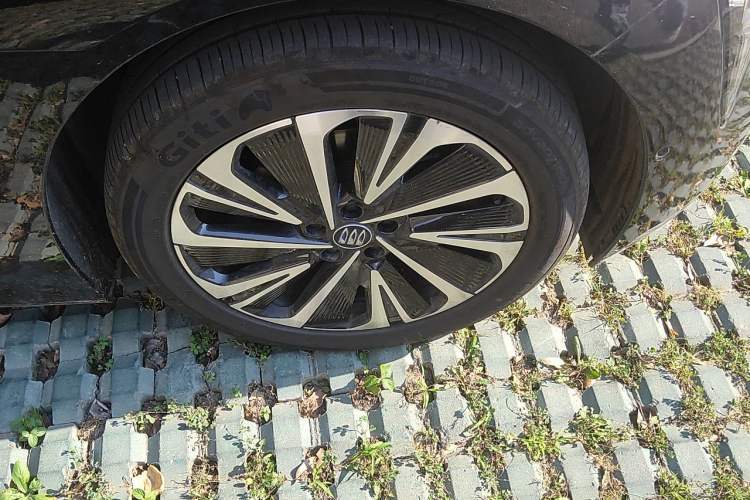 Used Buick L7 2025 Model Luxury Leisure Smart Driving Edition Right Front Wheel Hub
