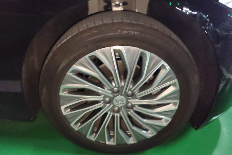 Used Buick L7 2025 Model Aivia Right Front Wheel Hub