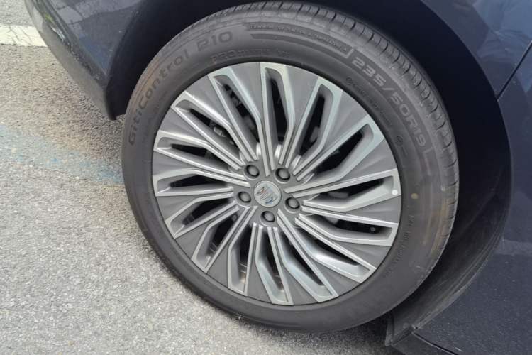 Used Buick L7 2025 Model Aivia Right Rear Wheel Hub