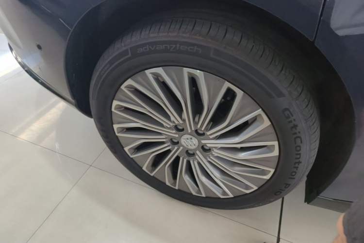 Used Buick L7 2025 Model Aivia Right Rear Wheel Hub