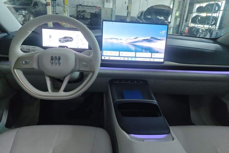 Used Buick L7 2025 Model Aivia Center Console