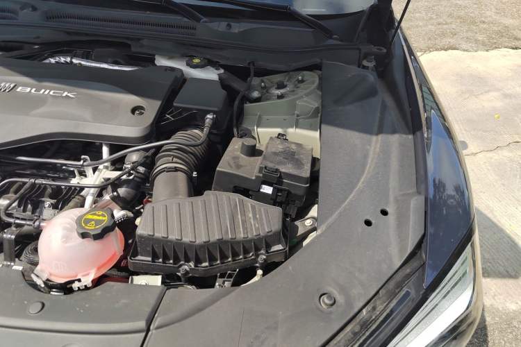 Used Buick L7 2025 Model Aivia Engine Bay Left