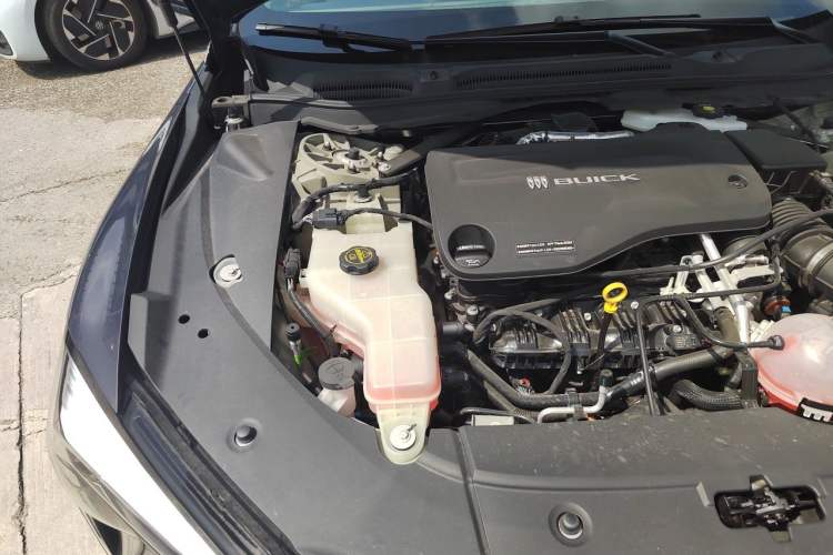 Used Buick L7 2025 Model Aivia Engine Bay Right