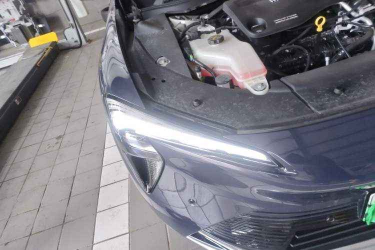 Used Buick L7 2025 Model Aivia Right Front Headlight