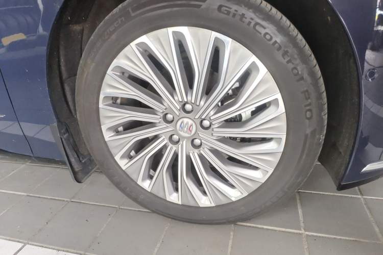 Used Buick L7 2025 Model Aivia Right Front Wheel Hub