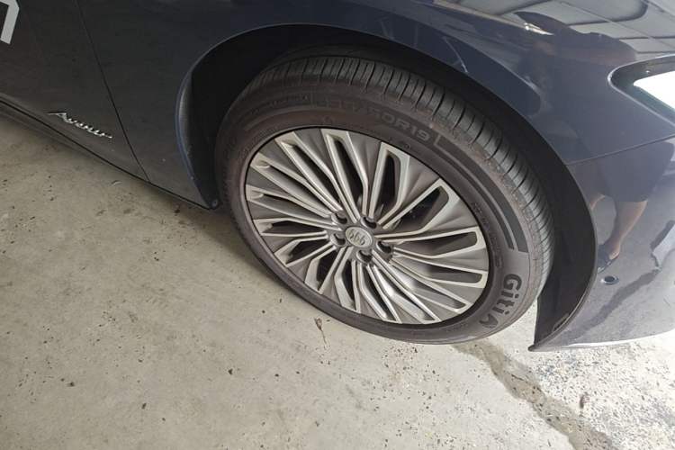 Used Buick L7 2025 Model Aivia Right Front Wheel Hub