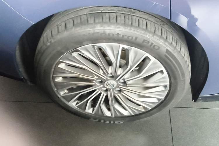 Used Buick L7 2025 Model Aivia Right Rear Wheel Hub