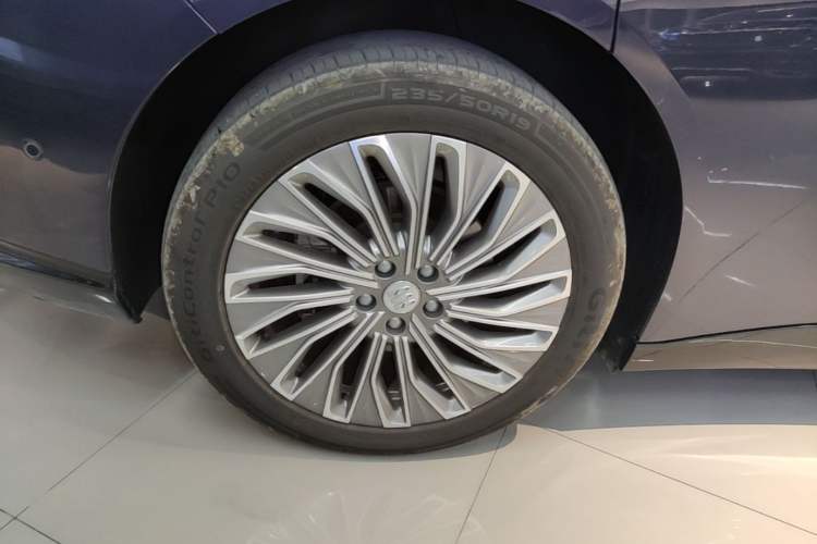 Used Buick L7 2025 Model Aivia Right Rear Wheel Hub