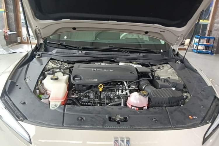 Used Buick L7 2025 Model Aivia Engine Bay