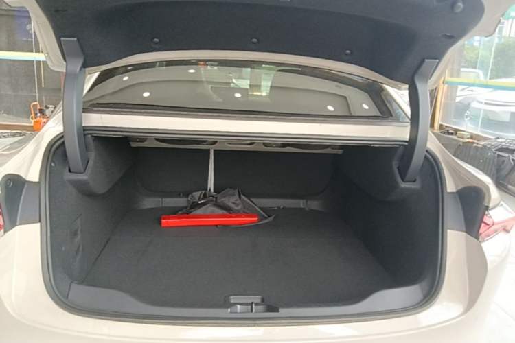 Used Buick L7 2025 Model Aivia Trunk