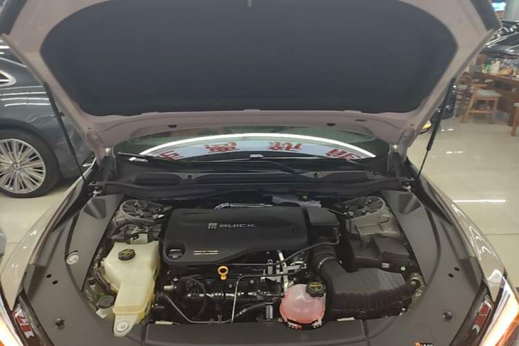 Used Buick L7 2025 Model Luxury Edition Engine Bay