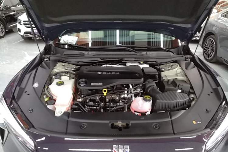 Used Buick L7 2025 Model Aivia Engine Bay