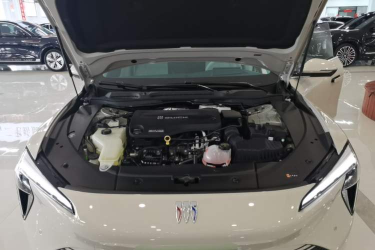 Used Buick L7 2025 Model Aivia Engine Bay