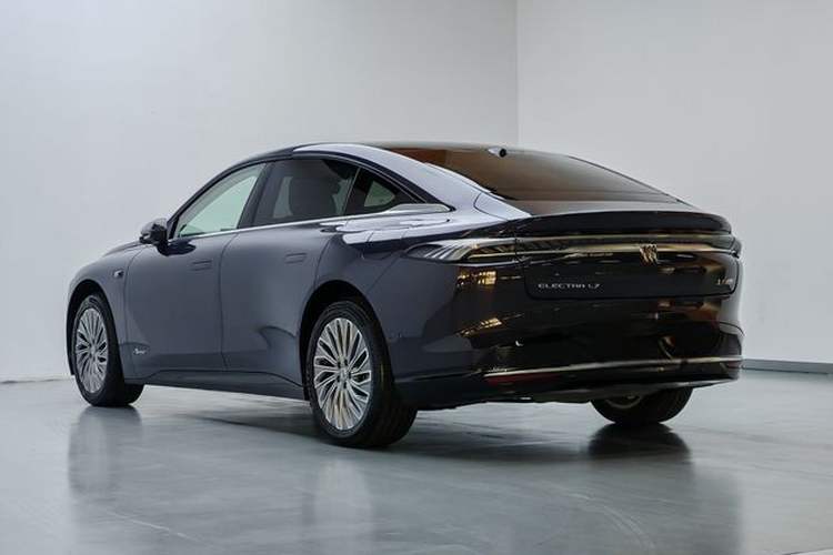 Used Buick L7 2025 Model Aivia Exterior 3