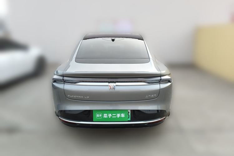 Used Buick L7 2025 Model Aivia Exterior 4