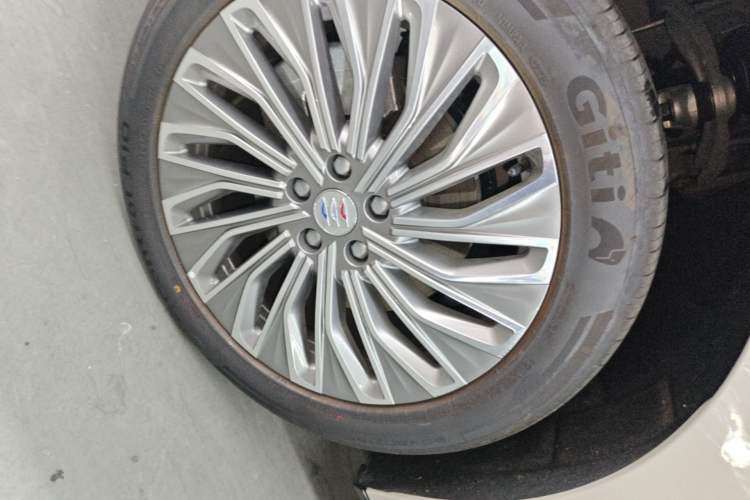 Used Buick L7 2025 Model Aivia Exterior 4