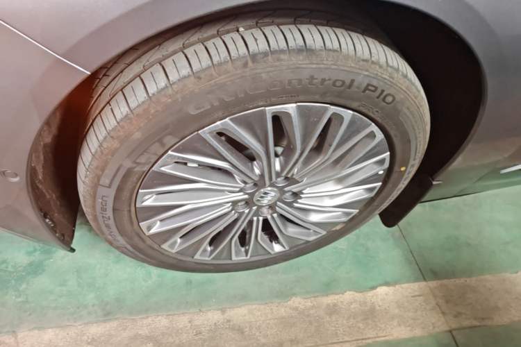 Used Buick L7 2025 Model Aivia Exterior 4