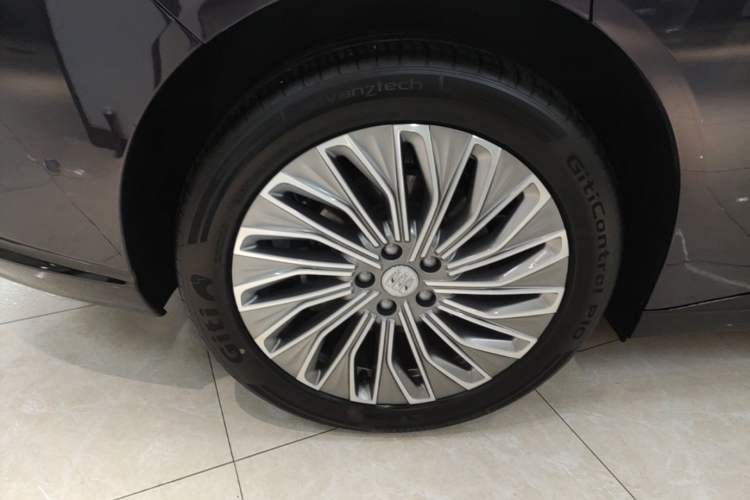 Used Buick L7 2025 Model Aivia Exterior 5