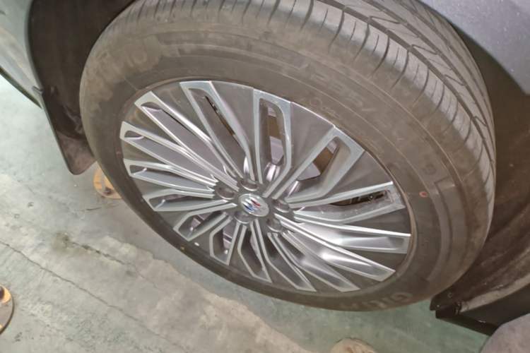 Used Buick L7 2025 Model Aivia Exterior 5