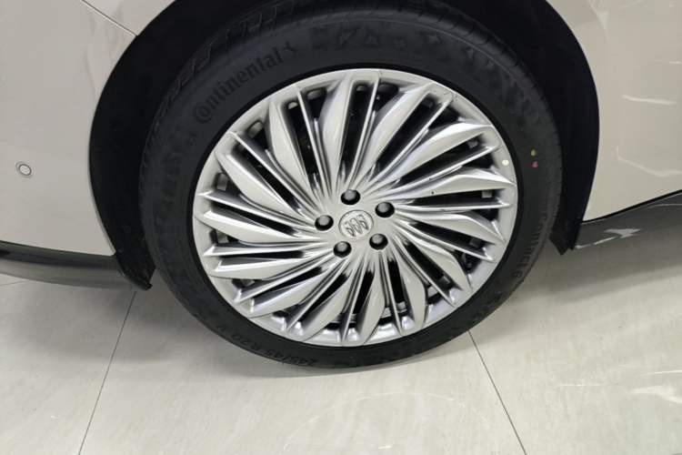 Used Buick L7 2025 Model Aivia Exterior 5