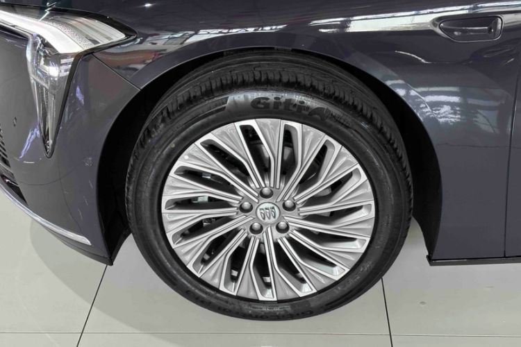 Used Buick L7 2025 Model Aivia Exterior 5