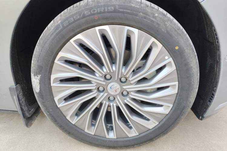 Used Buick L7 2025 Model Aivia Exterior 7
