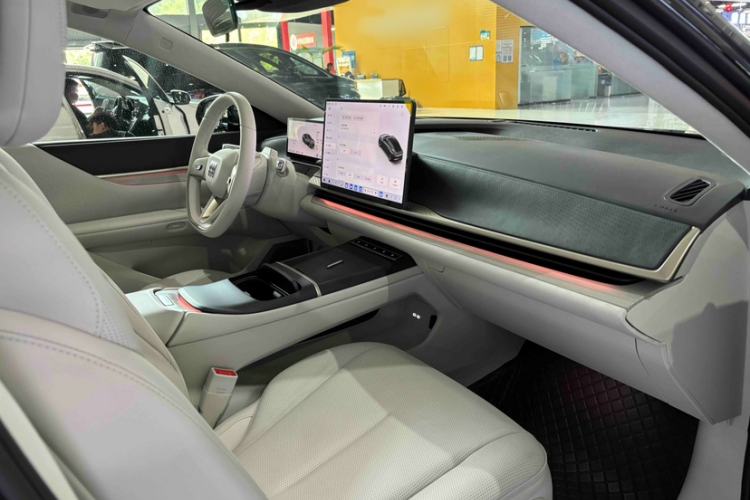 Used Buick L7 2025 Model Aivia Interior 12