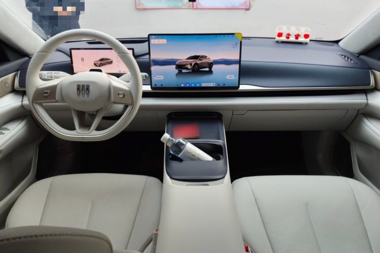 Used Buick L7 2025 Model Aivia Interior 2