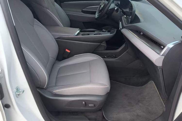 Used Buick L7 2025 Model Aivia Interior 2