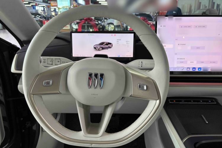 Used Buick L7 2025 Model Aivia Interior 2