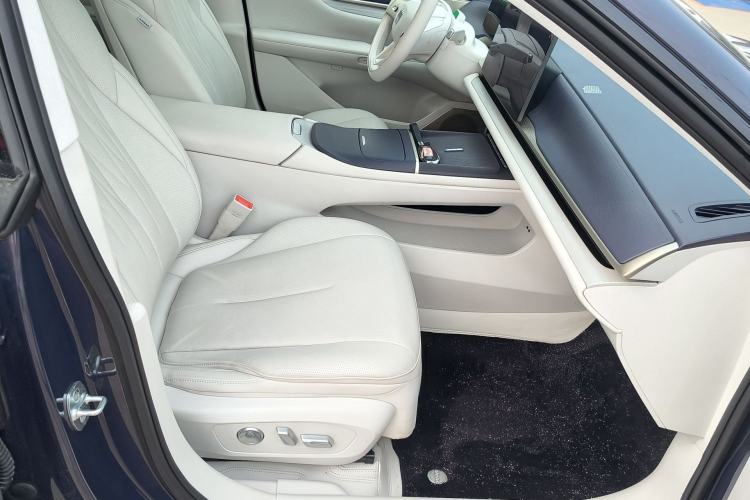 Used Buick L7 2025 Model Aivia Interior 4
