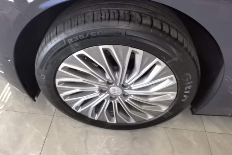 Used Buick L7 2025 Model Aivia Left Front Wheel Hub