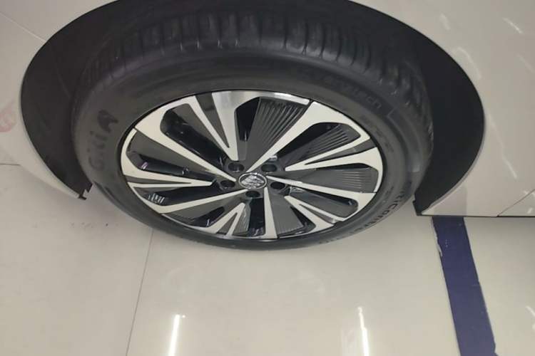 Used Buick L7 2025 Model Luxury Edition Left Front Wheel Hub
