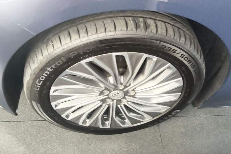 Used Buick L7 2025 Model Aivia Left Front Wheel Hub