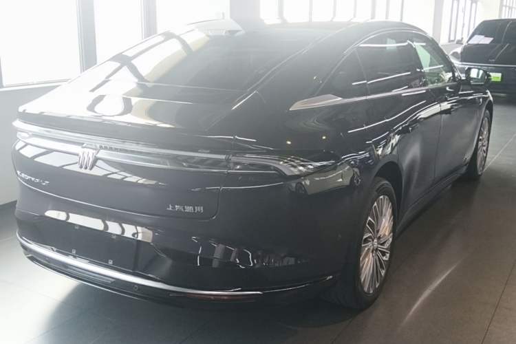 Used Buick L7 2025 Model Aivia Rear Right 45 Deg