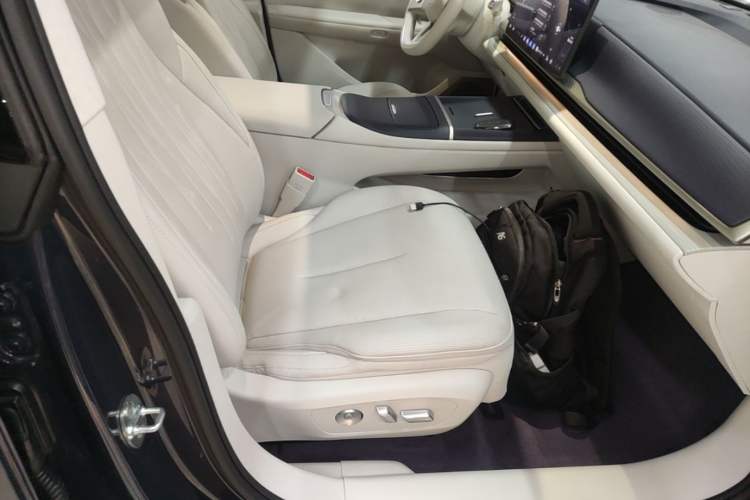Used Buick L7 2025 Model Aivia Right Front Seat