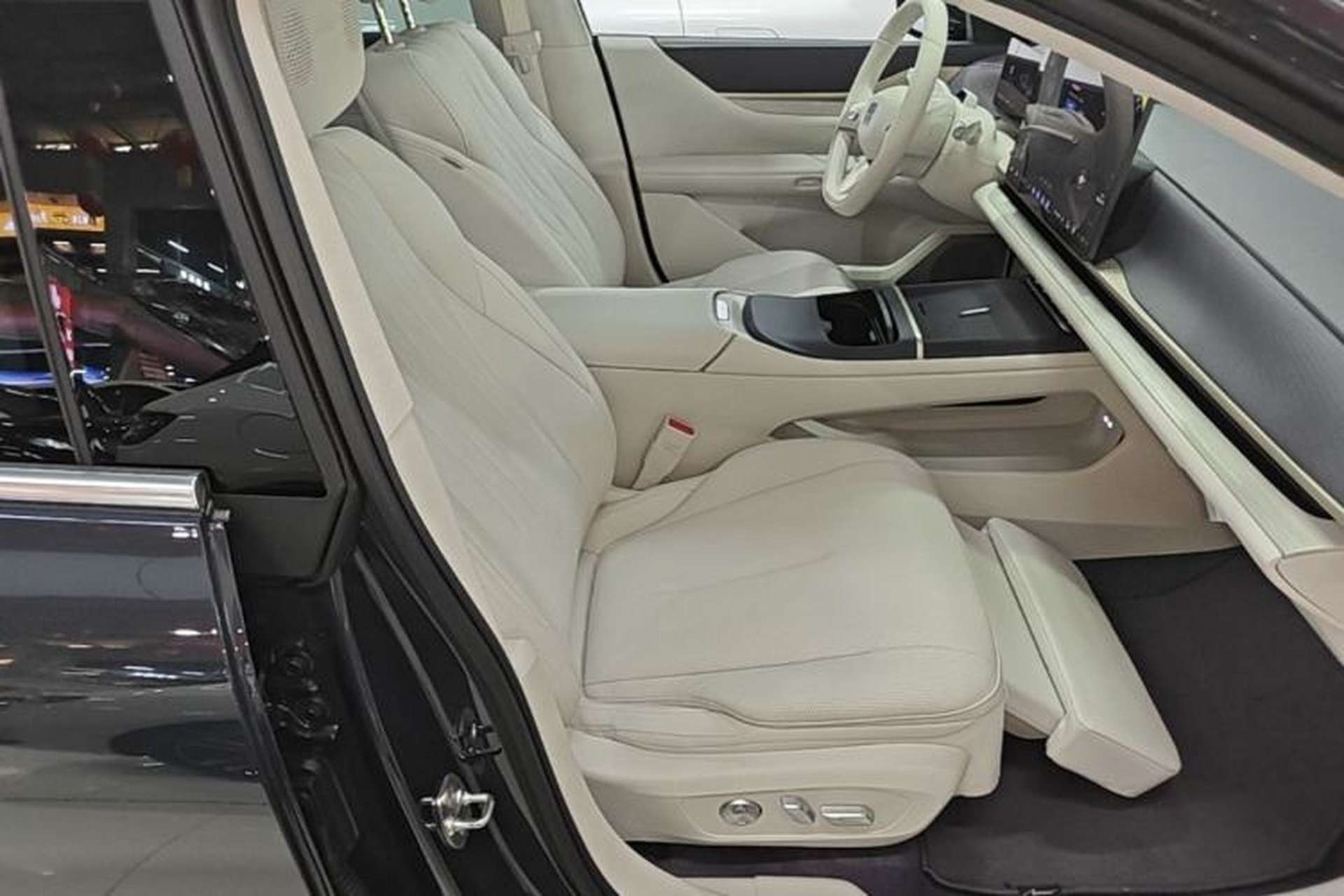 Used Buick L7 2025 Model Aivia Right Front Seat