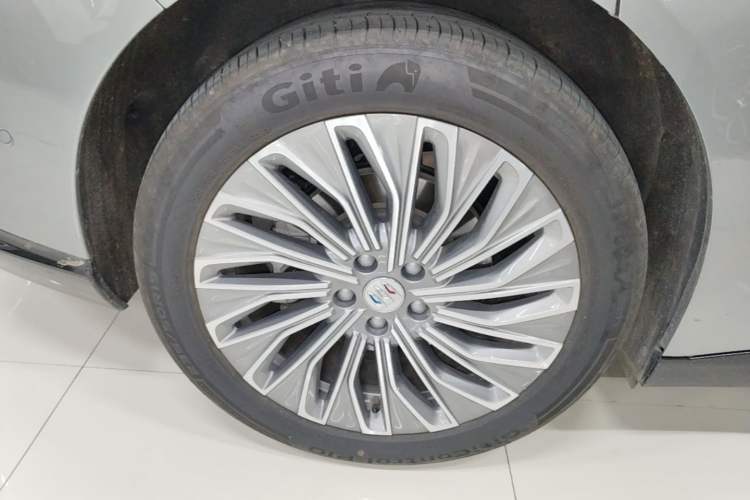 Used Buick L7 2025 Model Aivia Right Rear Wheel Hub